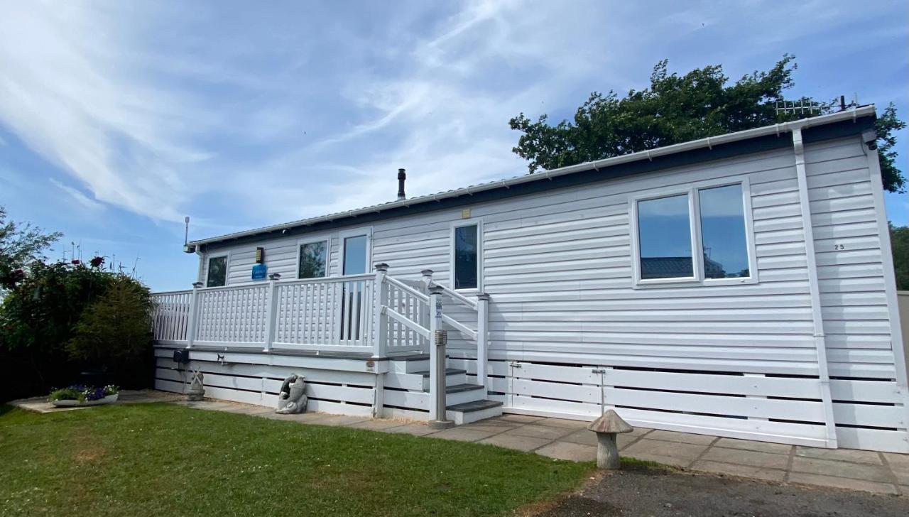 Lodge On The Lake At Lakeside Holiday Park Chichester Luaran gambar