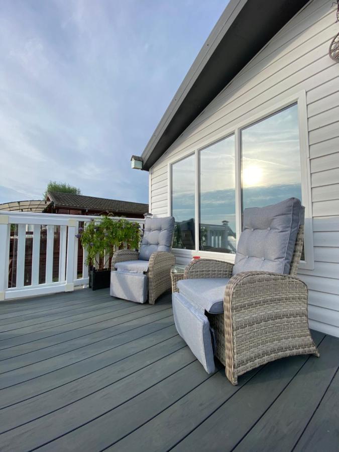 Lodge On The Lake At Lakeside Holiday Park Chichester Luaran gambar