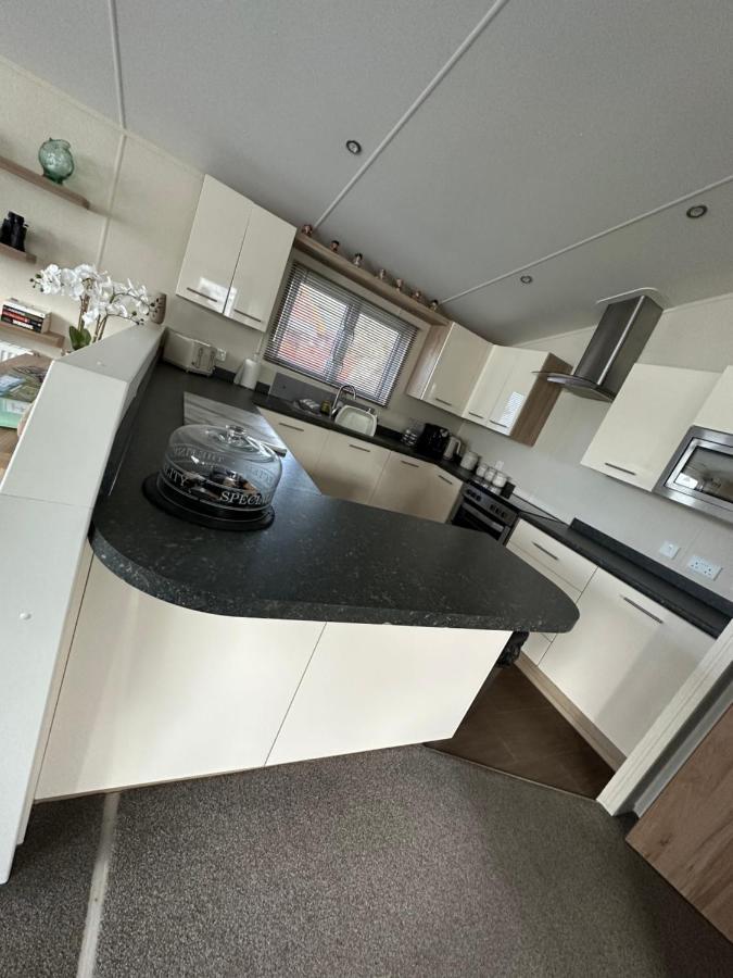 Lodge On The Lake At Lakeside Holiday Park Chichester Luaran gambar